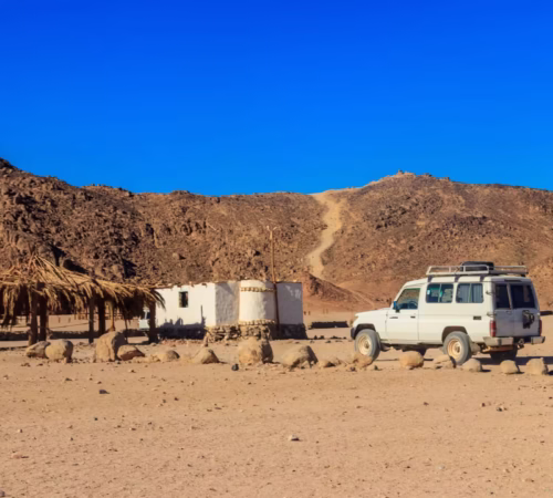 Jeep Hurghada Tour With Desert Village, Dinner and Traditional Show
