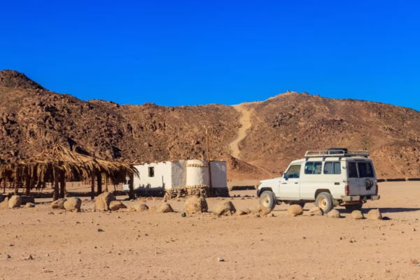 Jeep Hurghada Tour With Desert Village, Dinner and Traditional Show