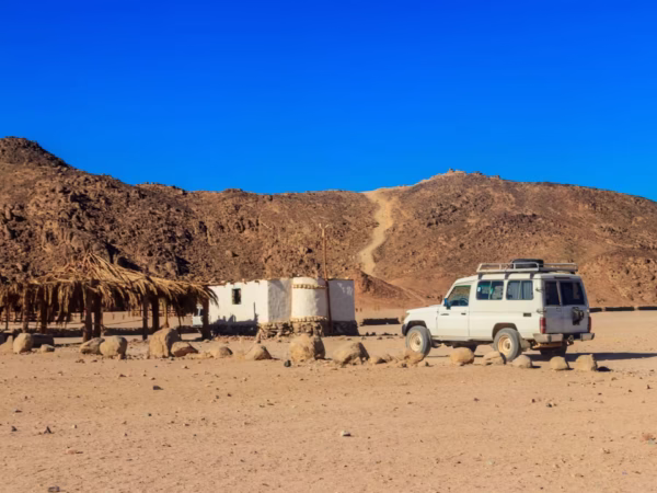 Jeep Hurghada Tour With Desert Village, Dinner and Traditional Show