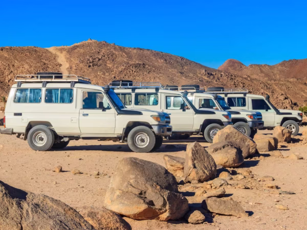 Jeep Safari Tour With Hurghada Desert Ride, Dinner and Hotel Pickup