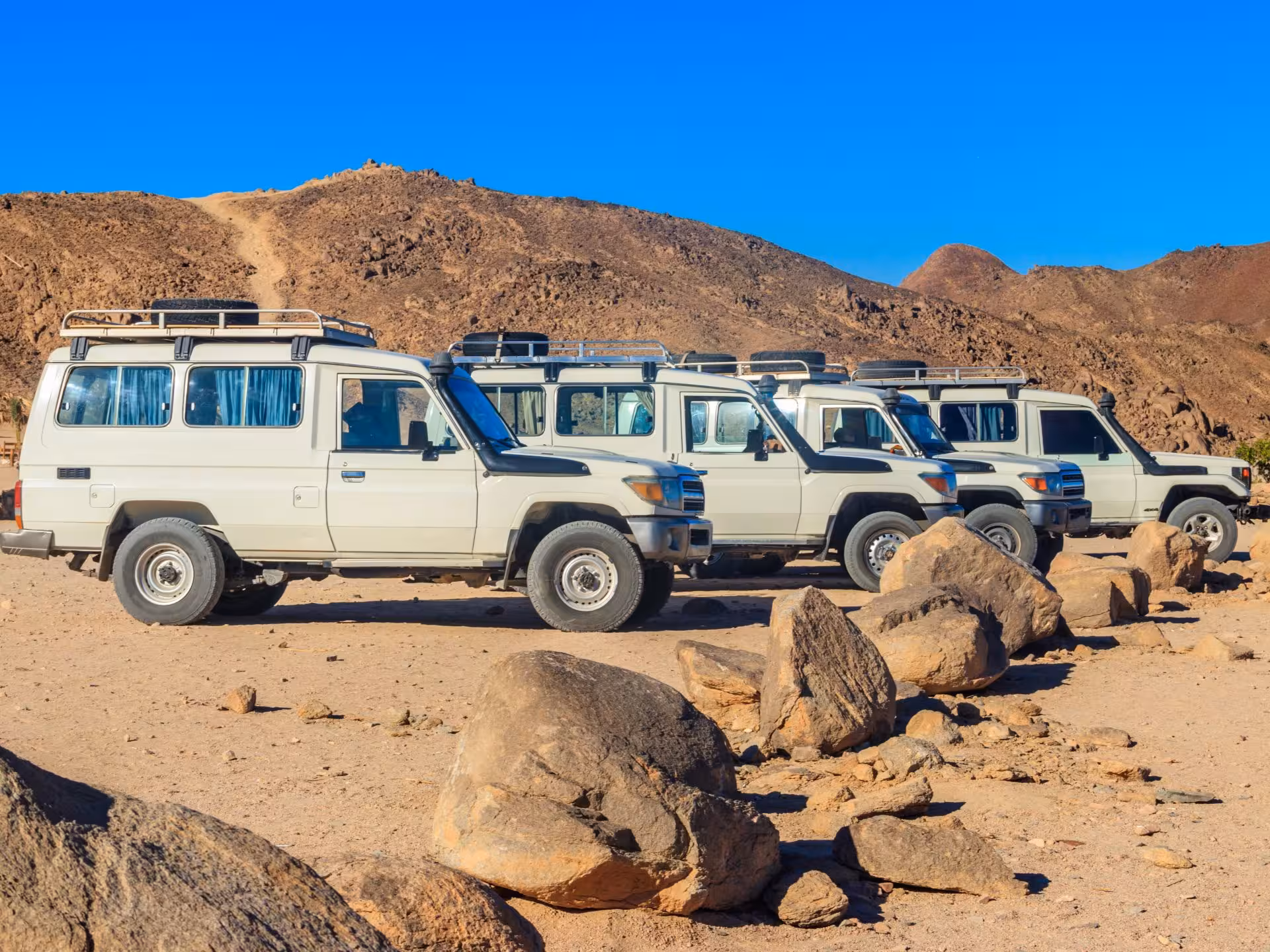 Hurghada jeep safari with camel ride