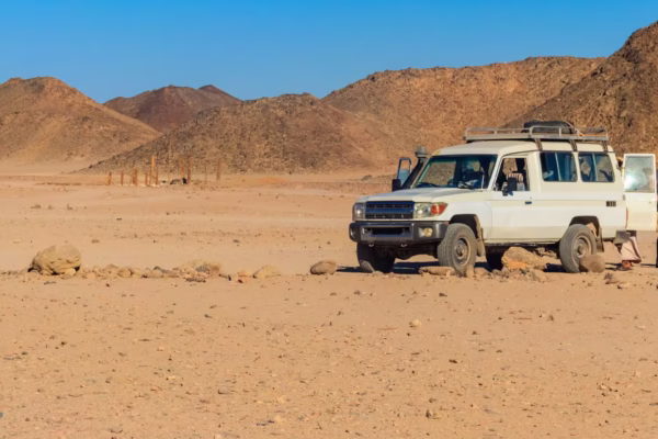 Hurghada Jeep Tour With Sunset Safari, Dinner, Show and Stargazing