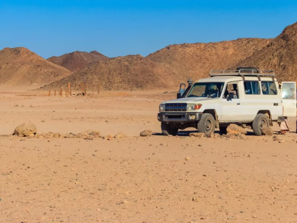 Hurghada Jeep Tour With Sunset Safari, Dinner, Show and Stargazing